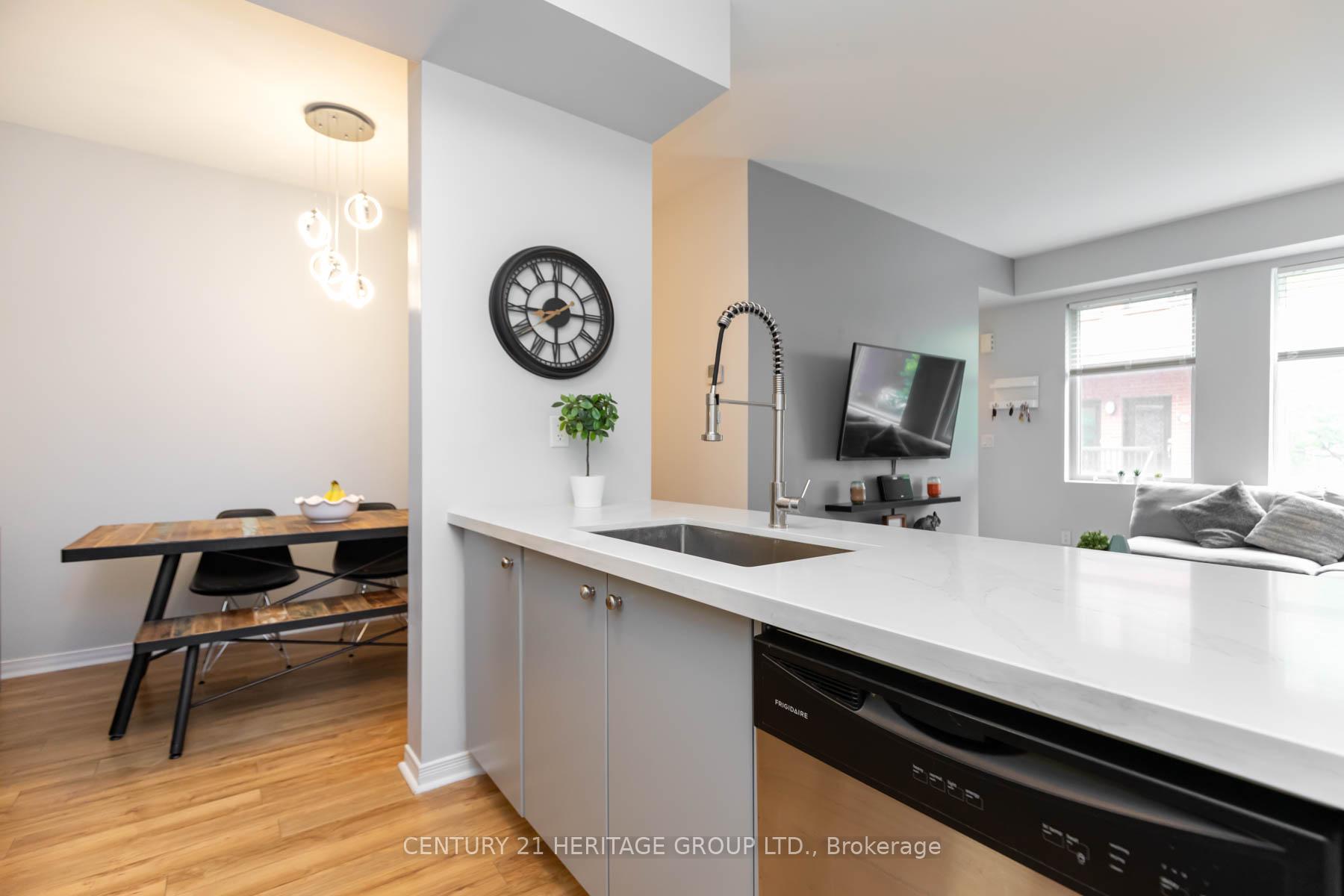 2 Bedrooms Condo at 68 Winston Park, Toronto For sale