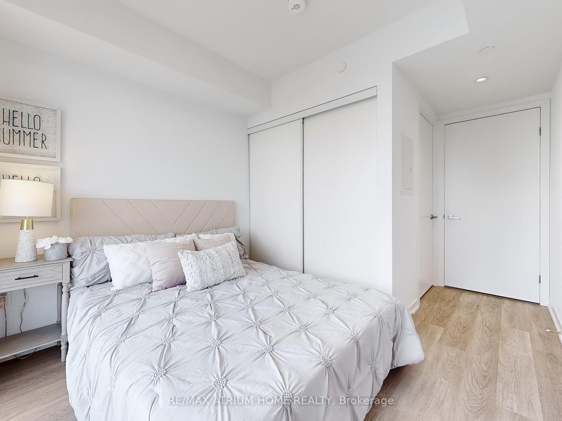 2 Bedrooms Condo at 55 Cooper, Toronto For sale