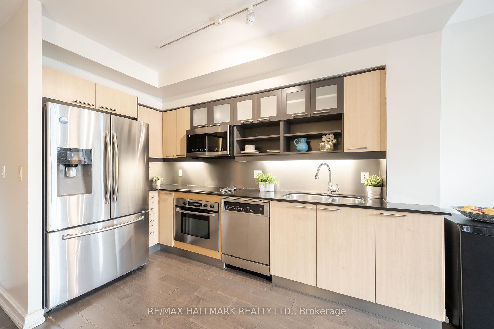 2 Bedrooms Condo at 36 Blue Jays,  Toronto For sale