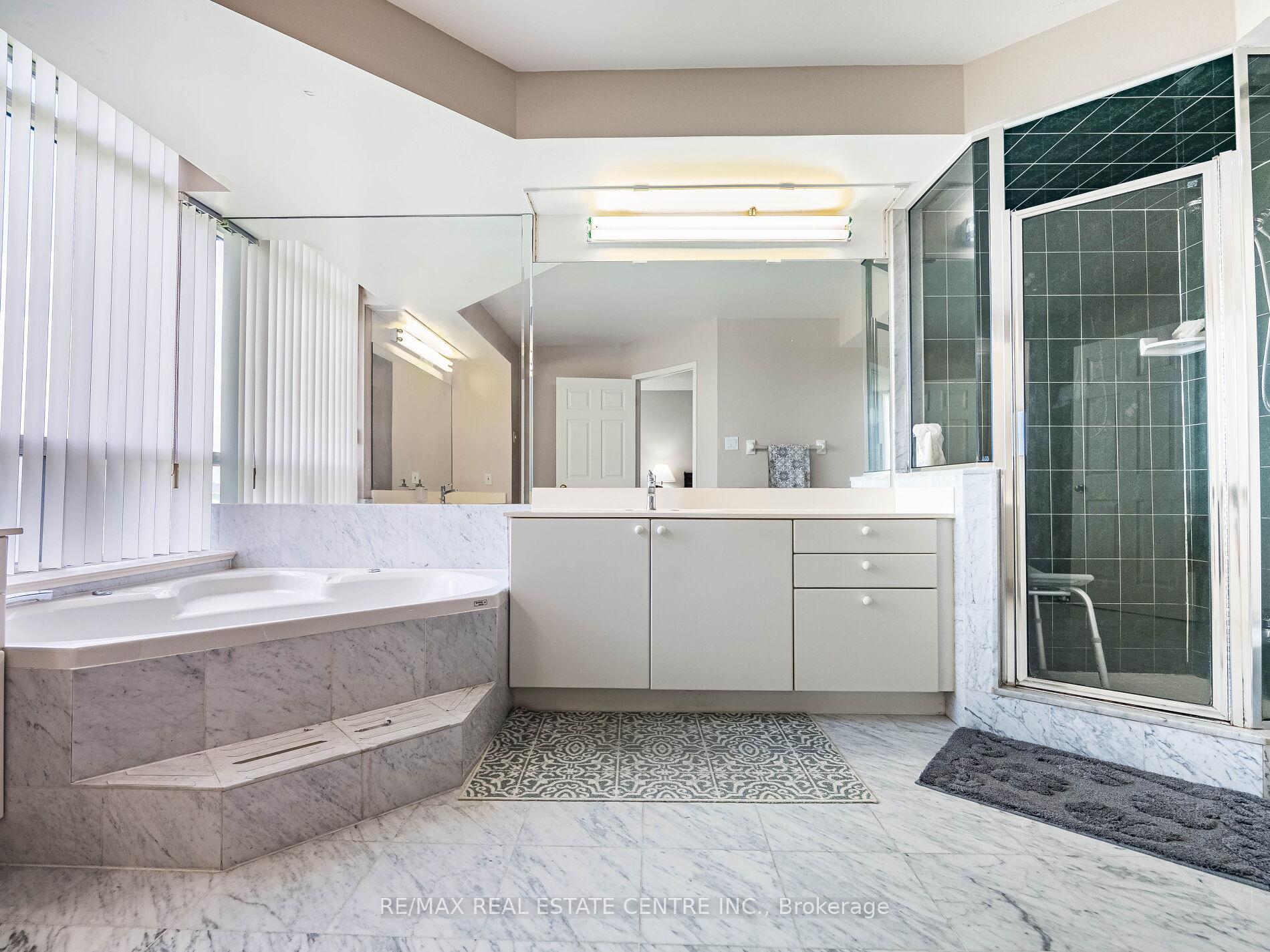 3 Bedrooms Condo at 168 Bonis, Toronto For sale