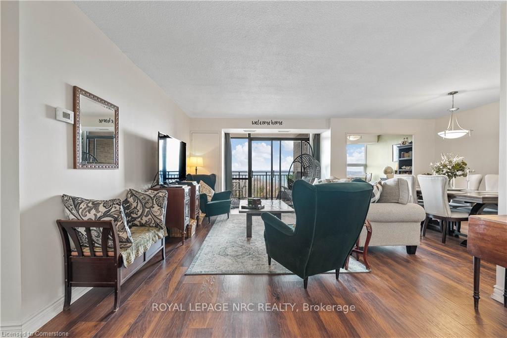 2 Bedrooms Condo at 500 GREEN,  Hamilton For sale