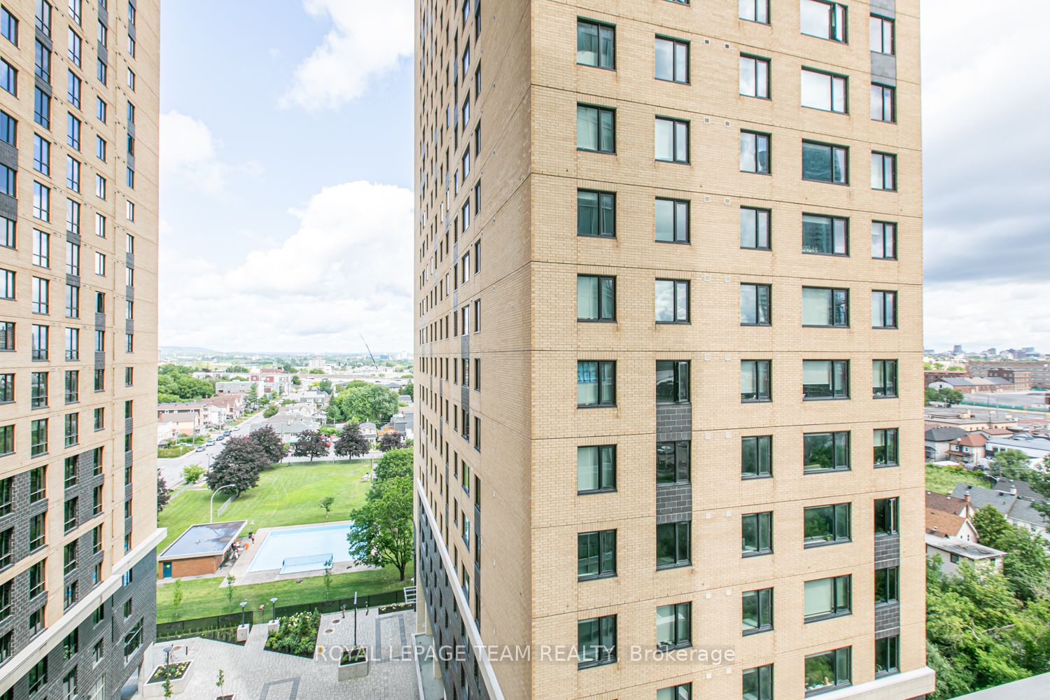 111 Champagne Avenue S, #906