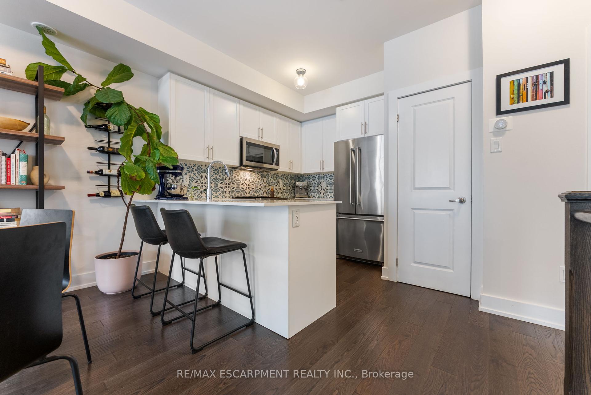 2 Bedrooms Condo at 6 Drummond, Toronto For sale