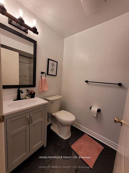 4 Bedrooms Condo at 22 Exchequer, Toronto For sale