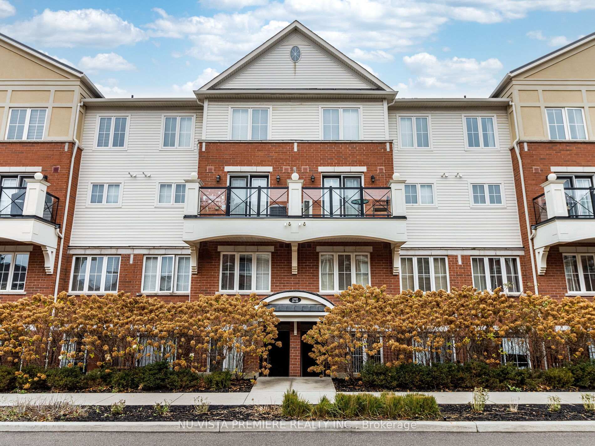 2 Bedrooms Condo at 2488 Post, Oakville For sale