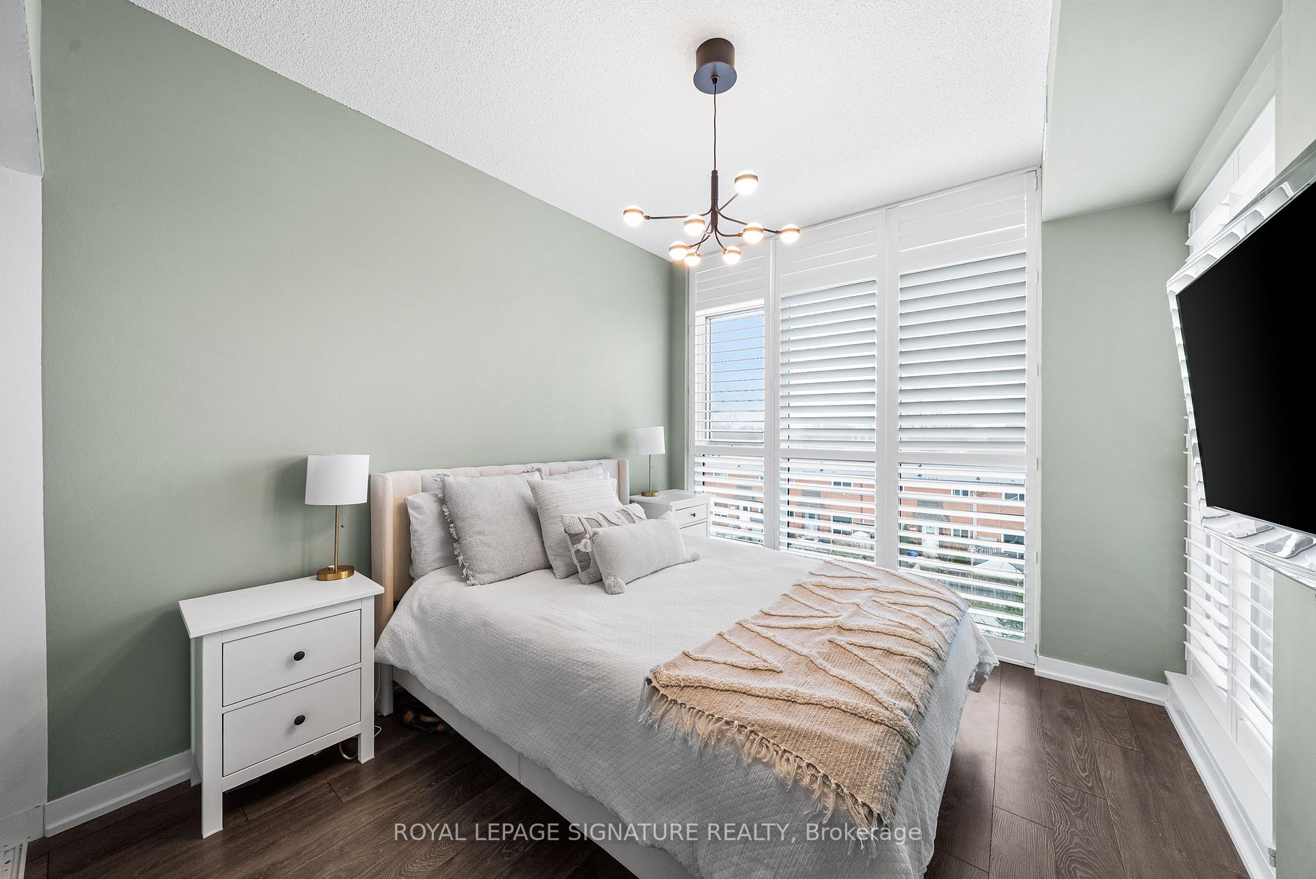2 Bedrooms Condo at 1284 Guelph, Burlington For sale