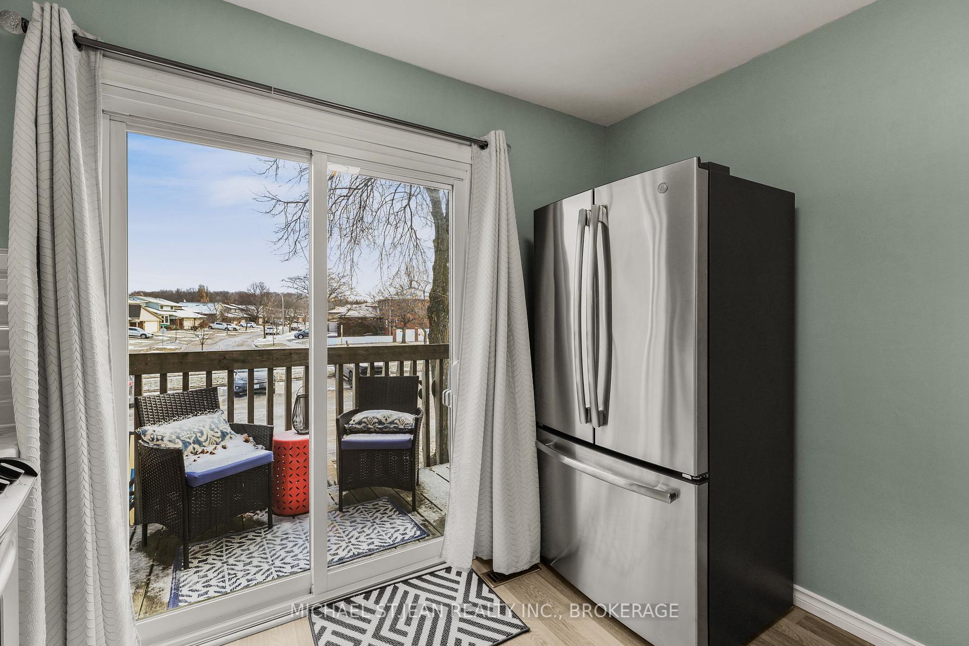 3 Bedrooms Condo at 1115 Paramount,  Hamilton For sale
