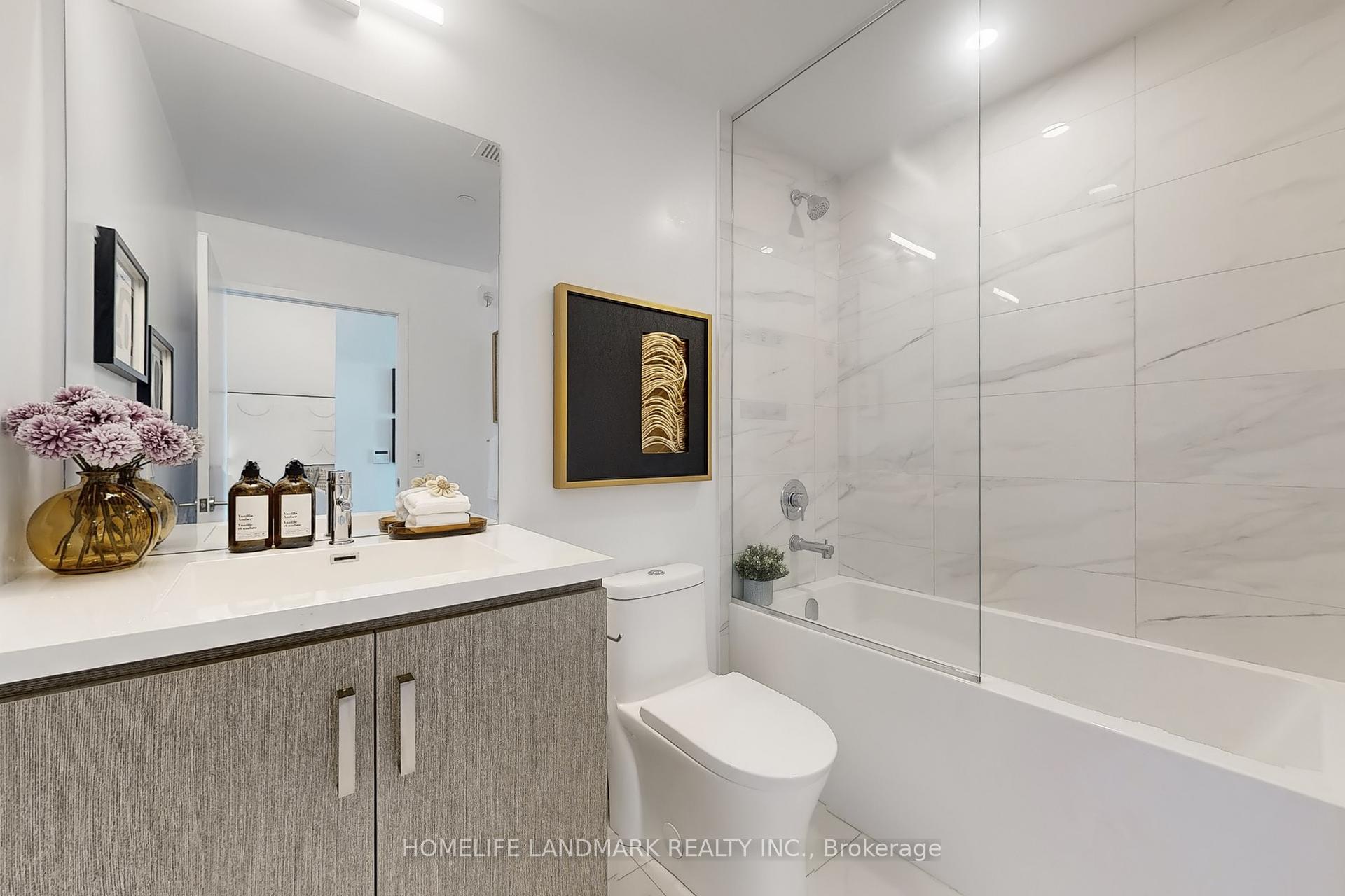 2 Bedrooms Condo at 60 Honeycrisp, Vaughan For sale