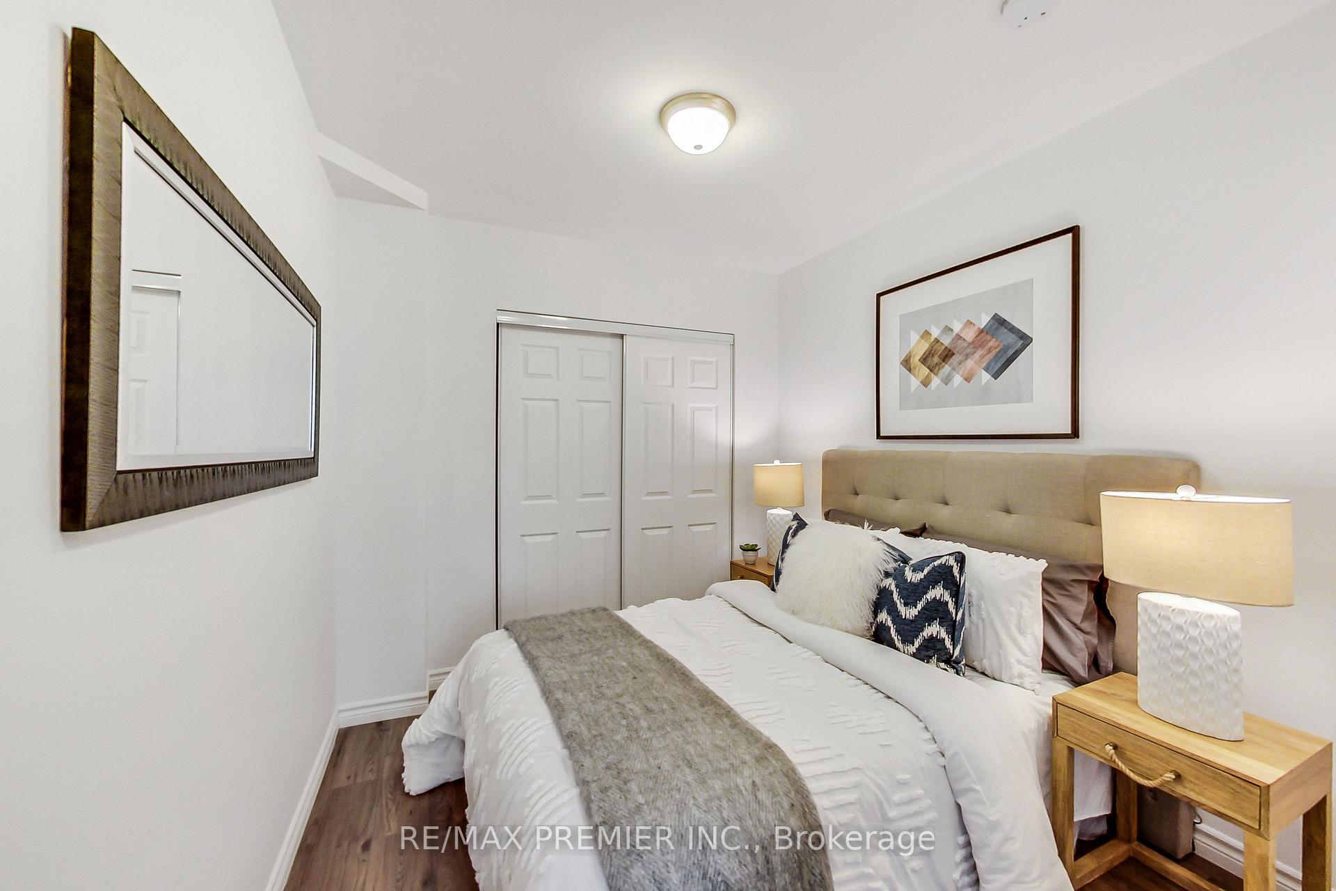 3 Bedrooms Condo at 15 Maplewood, Toronto For sale