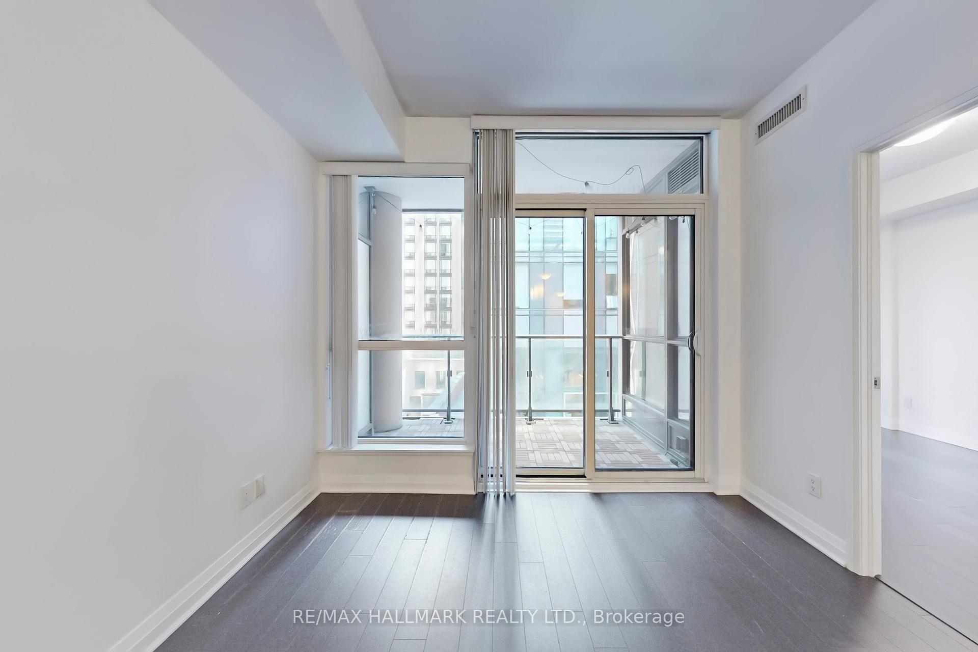 2 Bedrooms Condo at 8 Mercer, Toronto For sale