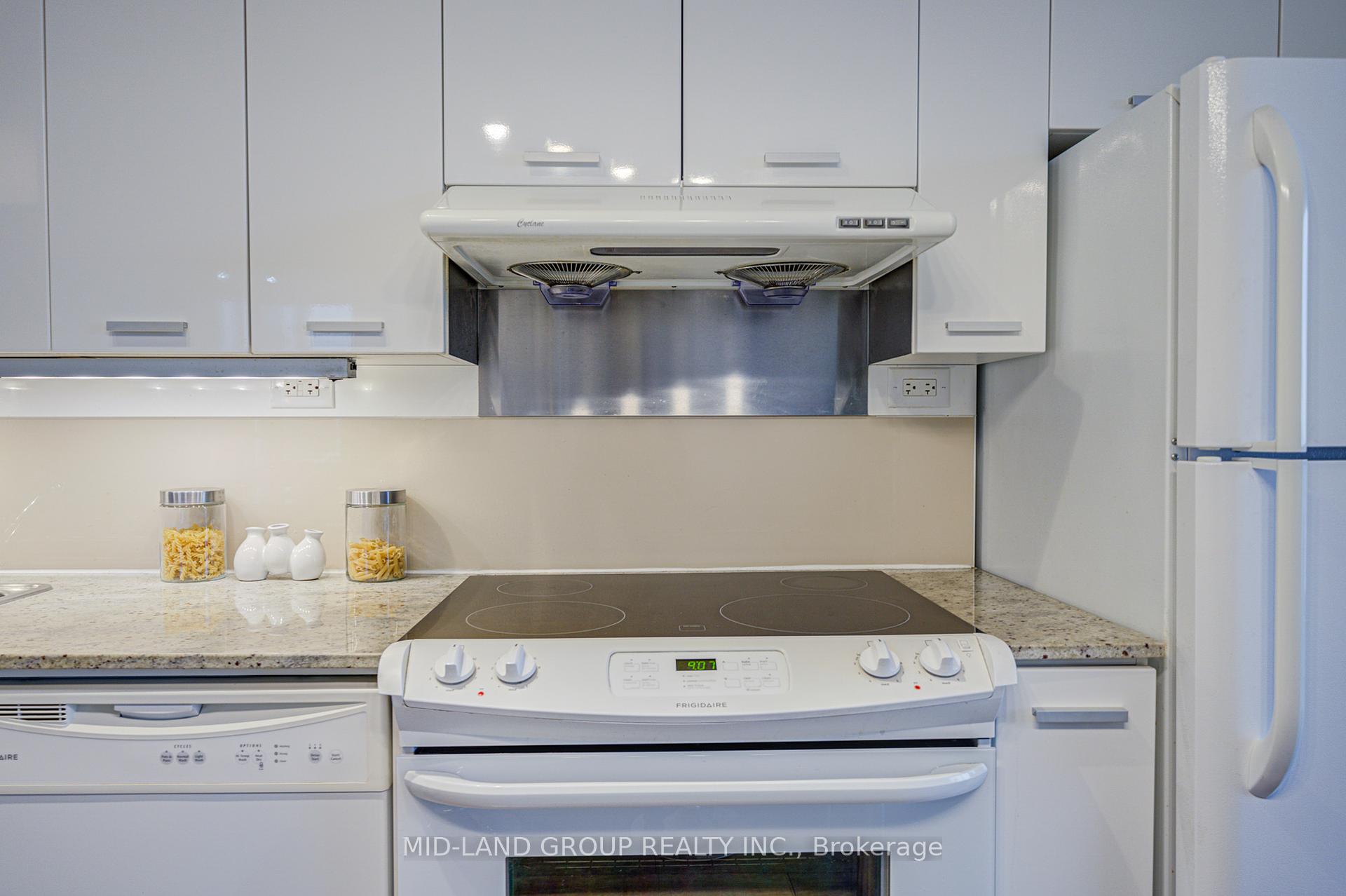 3 Bedrooms Condo at 29 Singer,  Toronto For sale