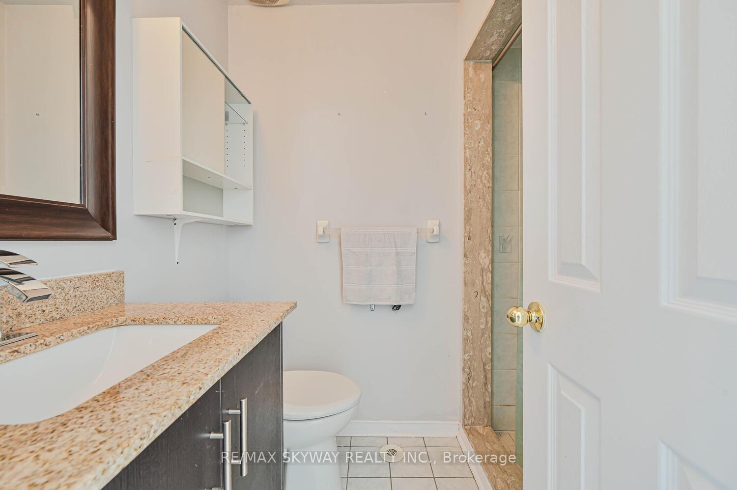 3 Bedrooms Condo at 50 Strathaven,  Mississauga For sale