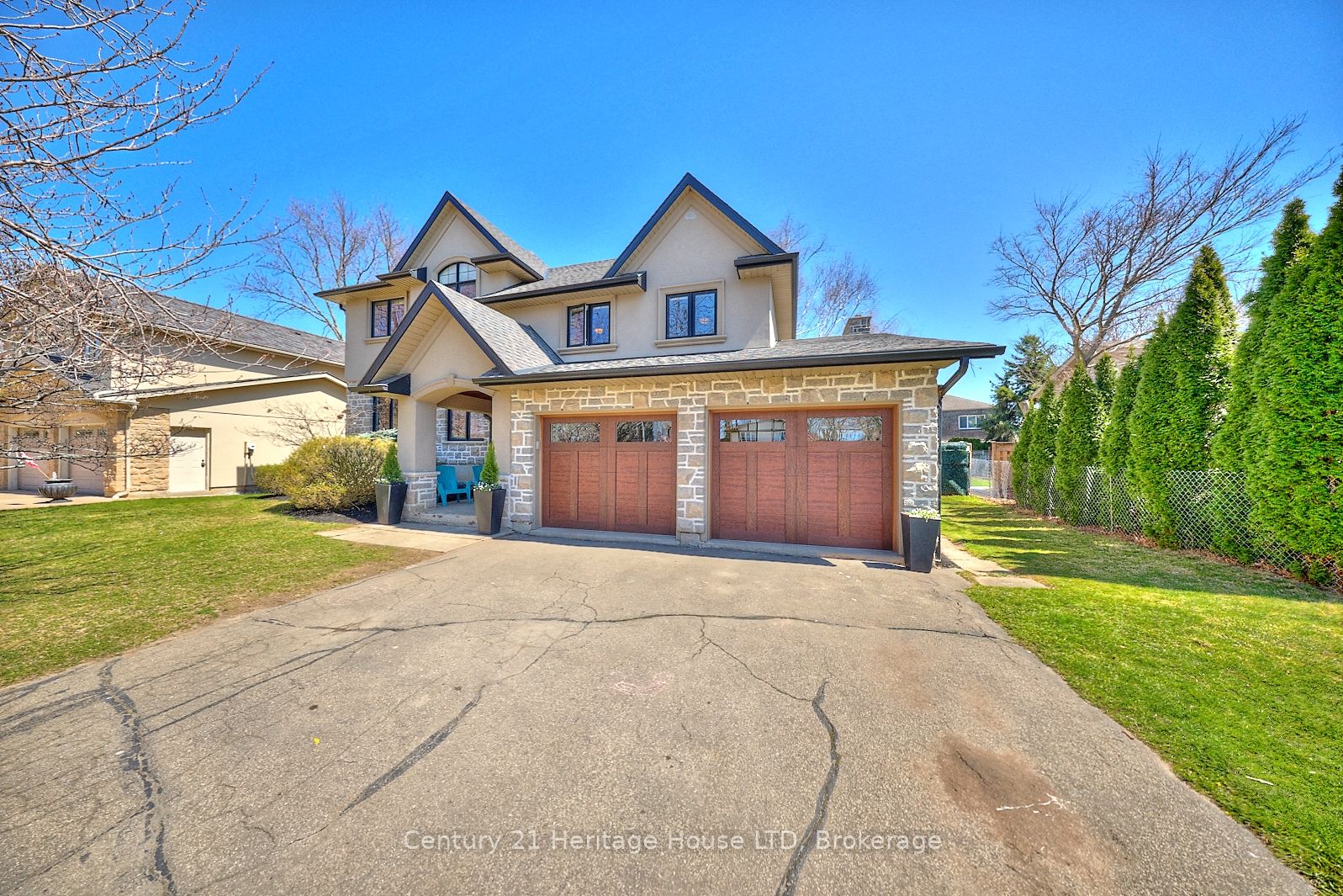 41 Royal Henley Boulevard, St. Catharines, ON L2N 4S3