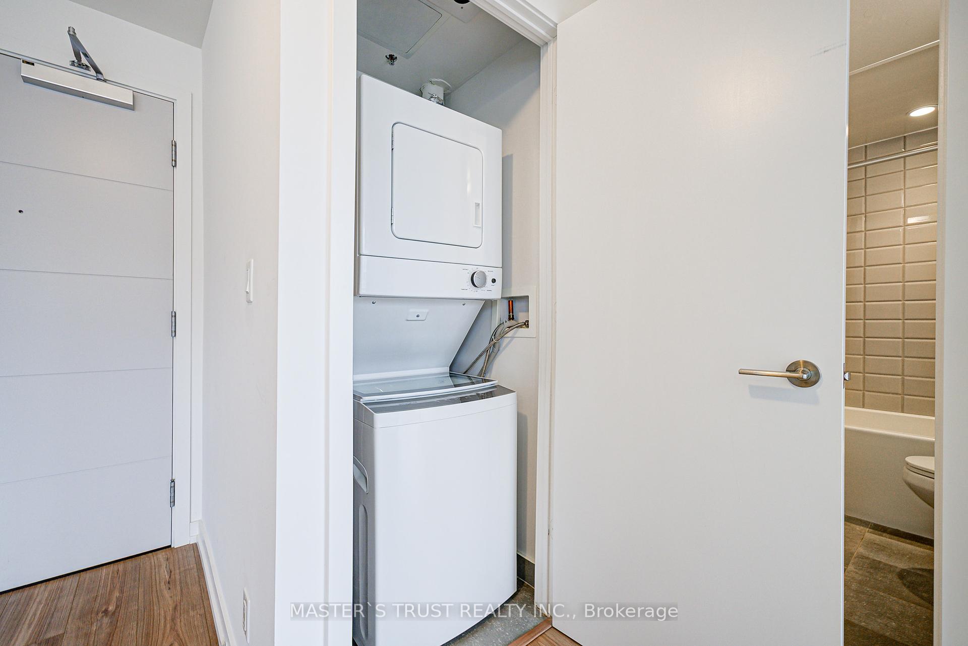2 Bedrooms Condo at 203 College, Toronto For sale