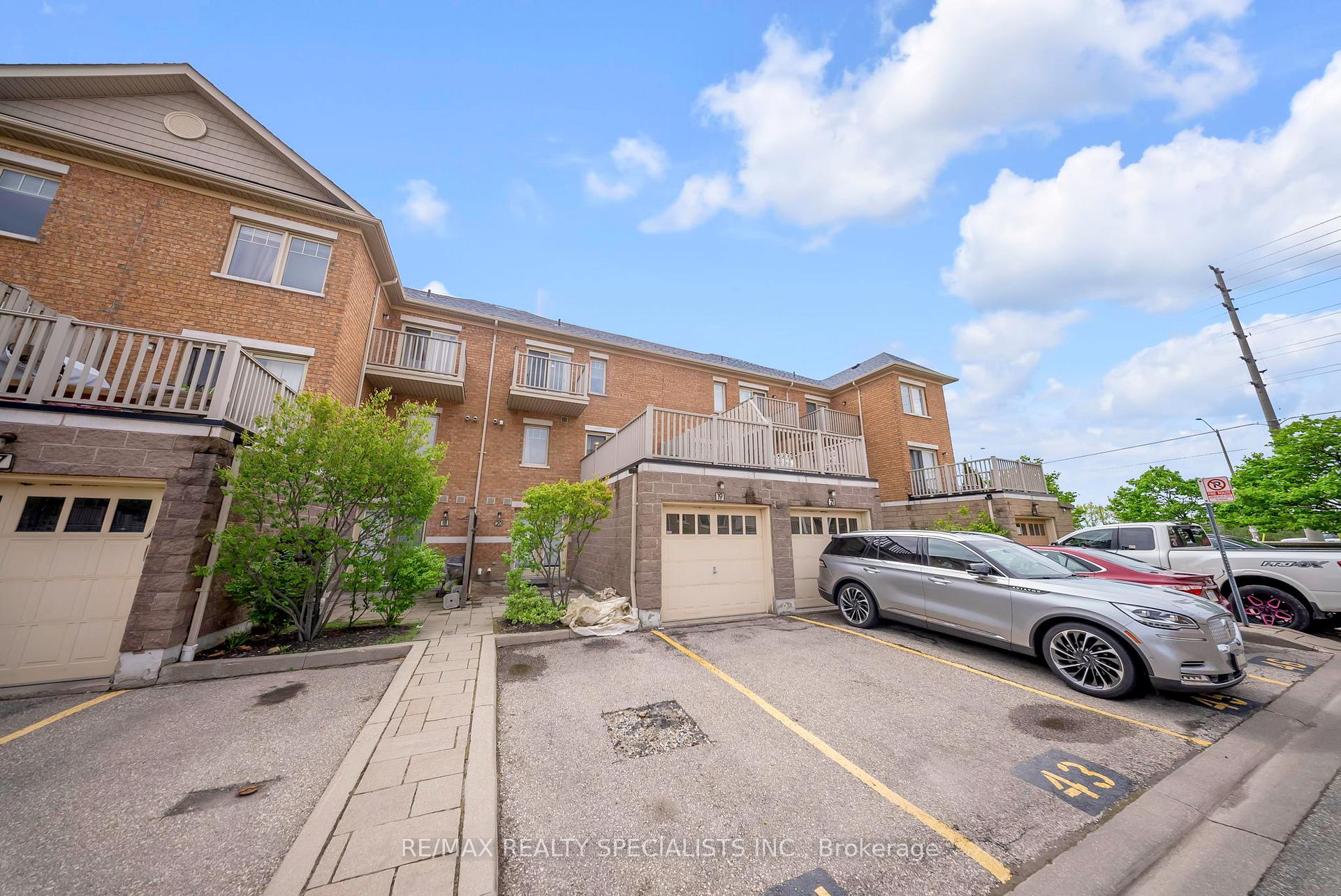 2 Bedrooms Condo at 3985 Eglinton, Mississauga For sale
