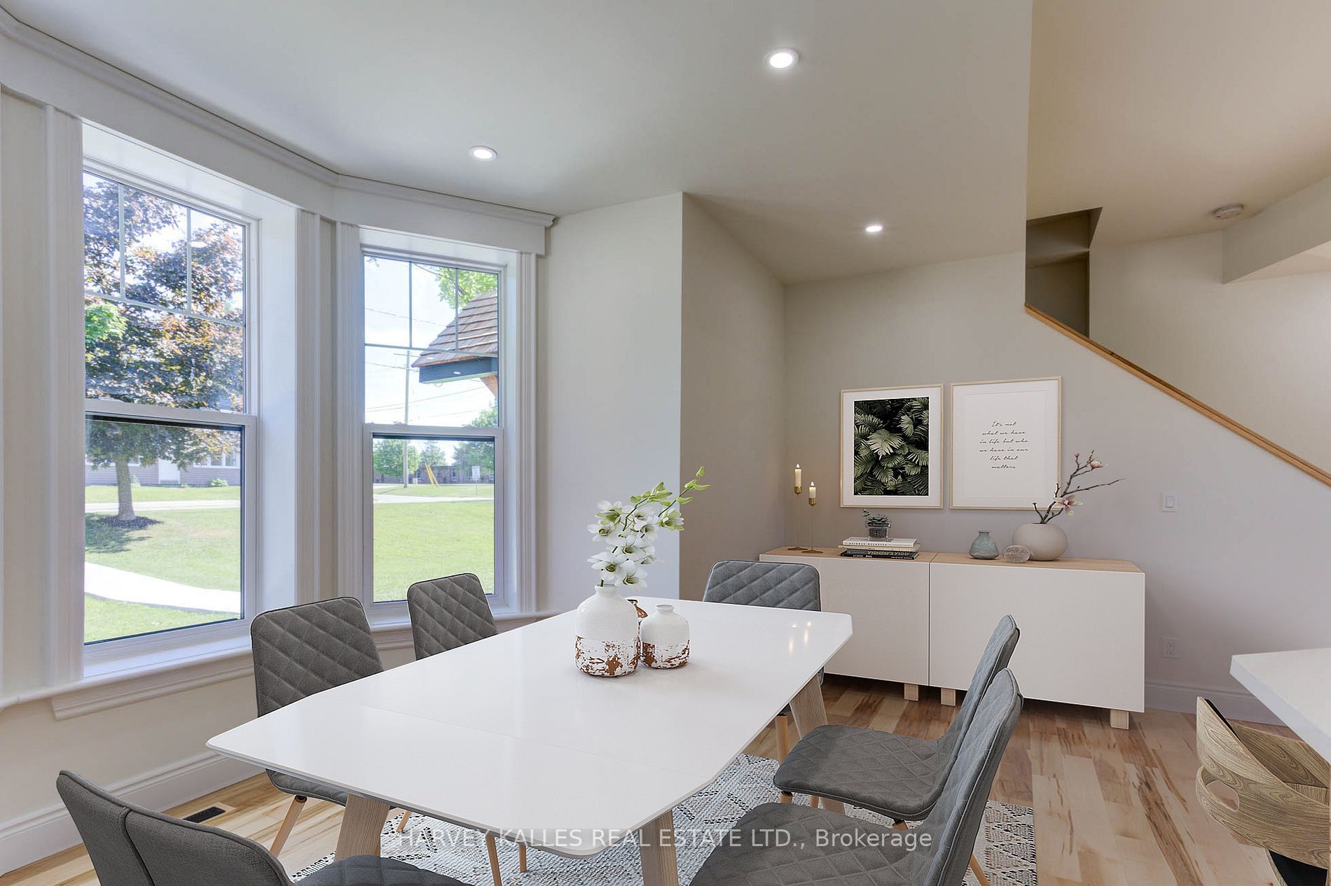 16 Hillcrest Street W