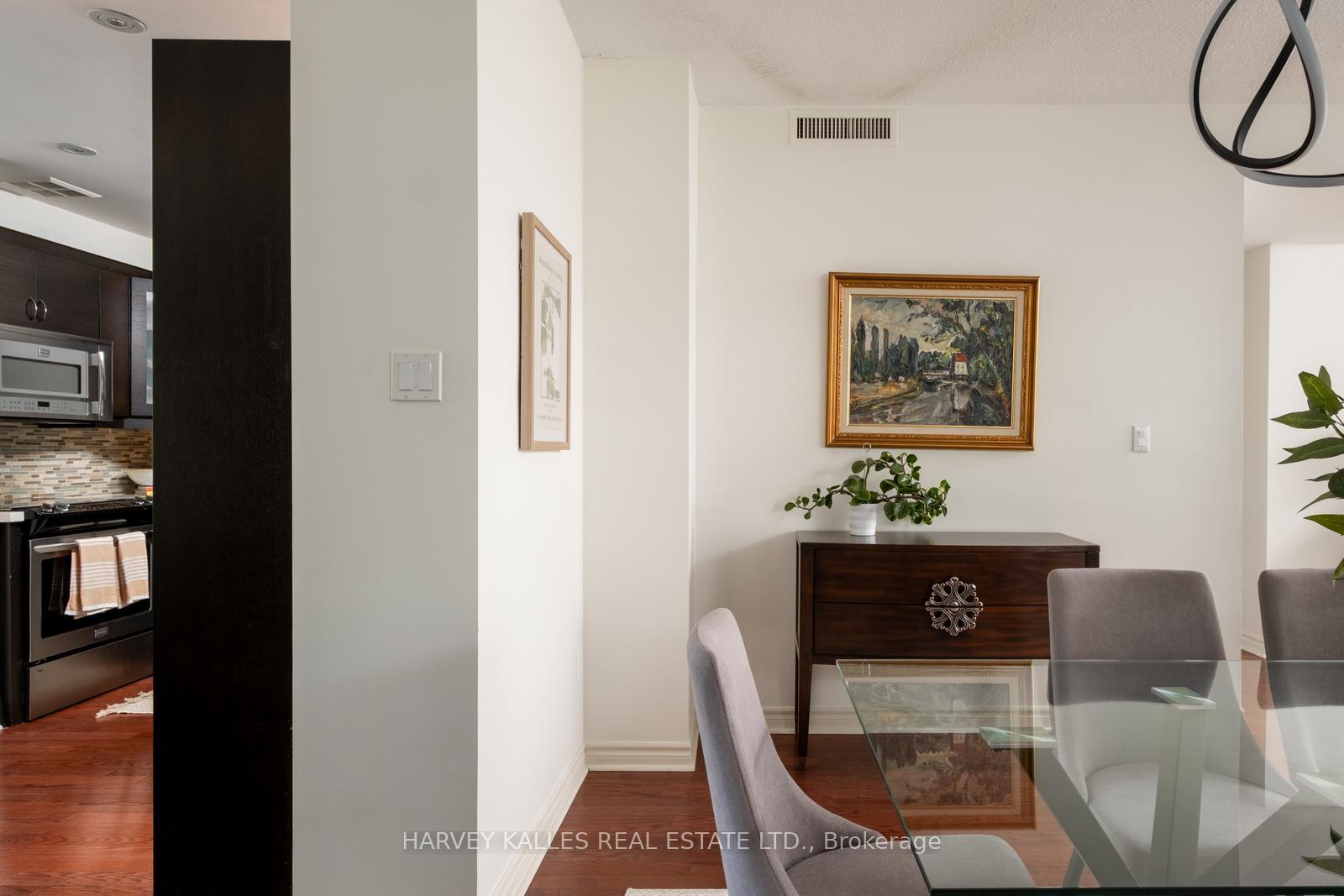 2 Bedrooms Condo at 135 George, Toronto For sale