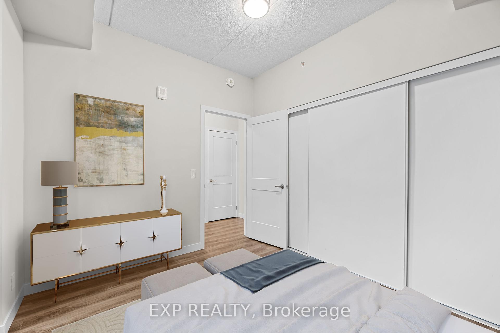 2 Bedrooms Condo at 15 Queen, Hamilton For sale