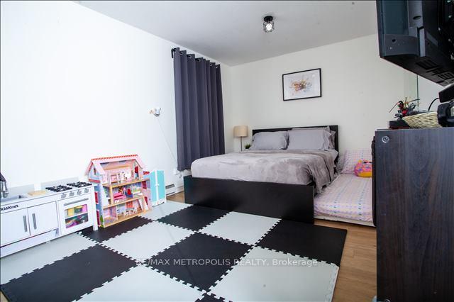 5 Bedrooms Condo at 39 John Cabot,  Toronto For sale