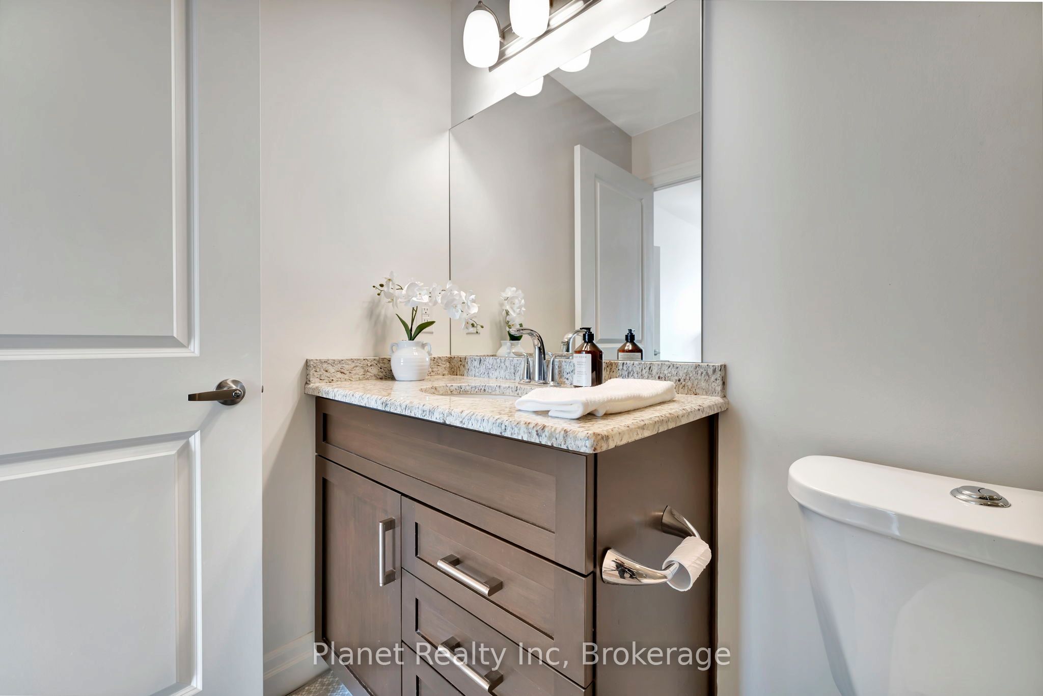 160 Macdonell Street, #906