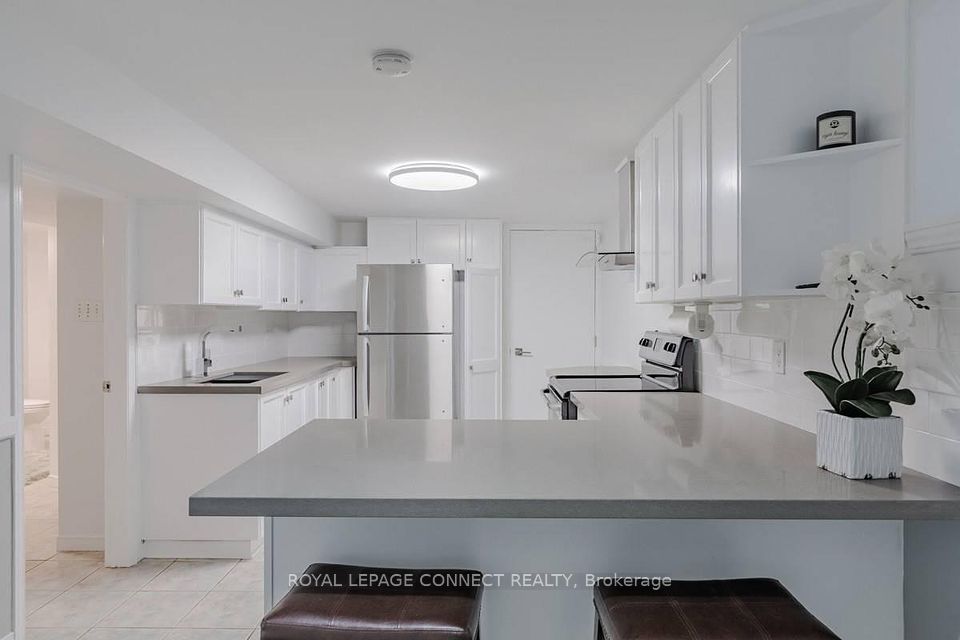 #4 - 159 Parkside Drive, Toronto, ON M6R 2Y8