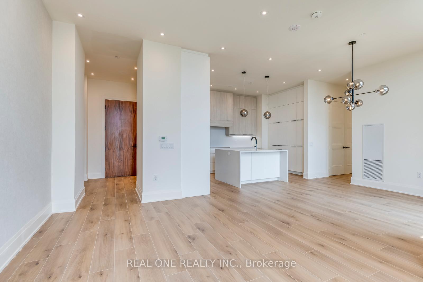 3 Bedrooms Condo at 509 Dundas, Oakville For sale