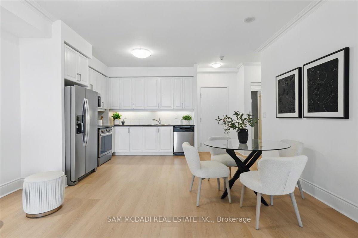 3 Bedrooms Condo at 3888 Duke Of York, Mississauga For sale
