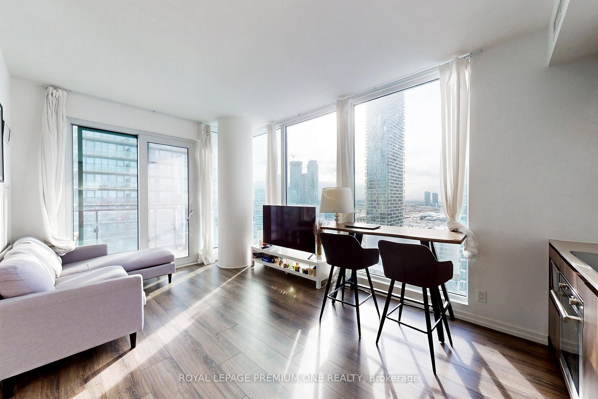 2 Bedrooms Condo at 1000 Portage,  Vaughan For sale