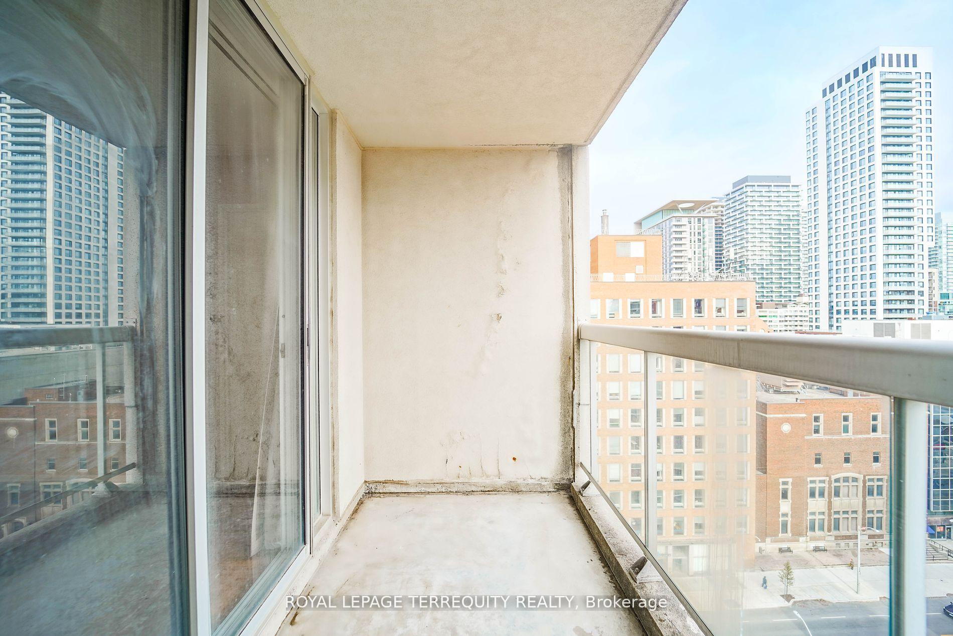 2 Bedrooms Condo at 43 Eglinton, Toronto For sale