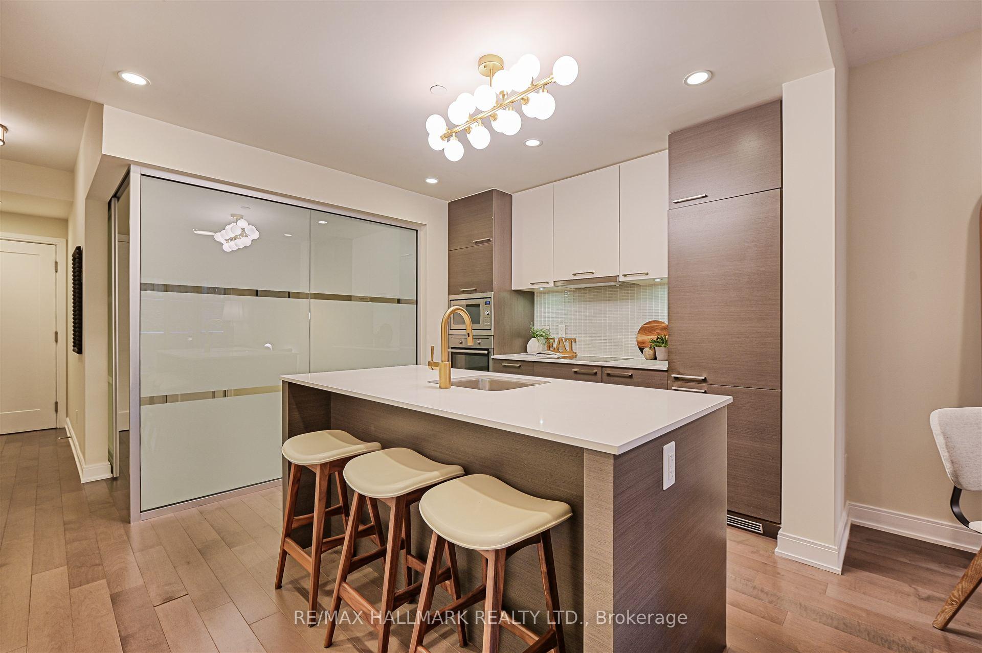 2 Bedrooms Condo at 55 Front, Toronto For sale
