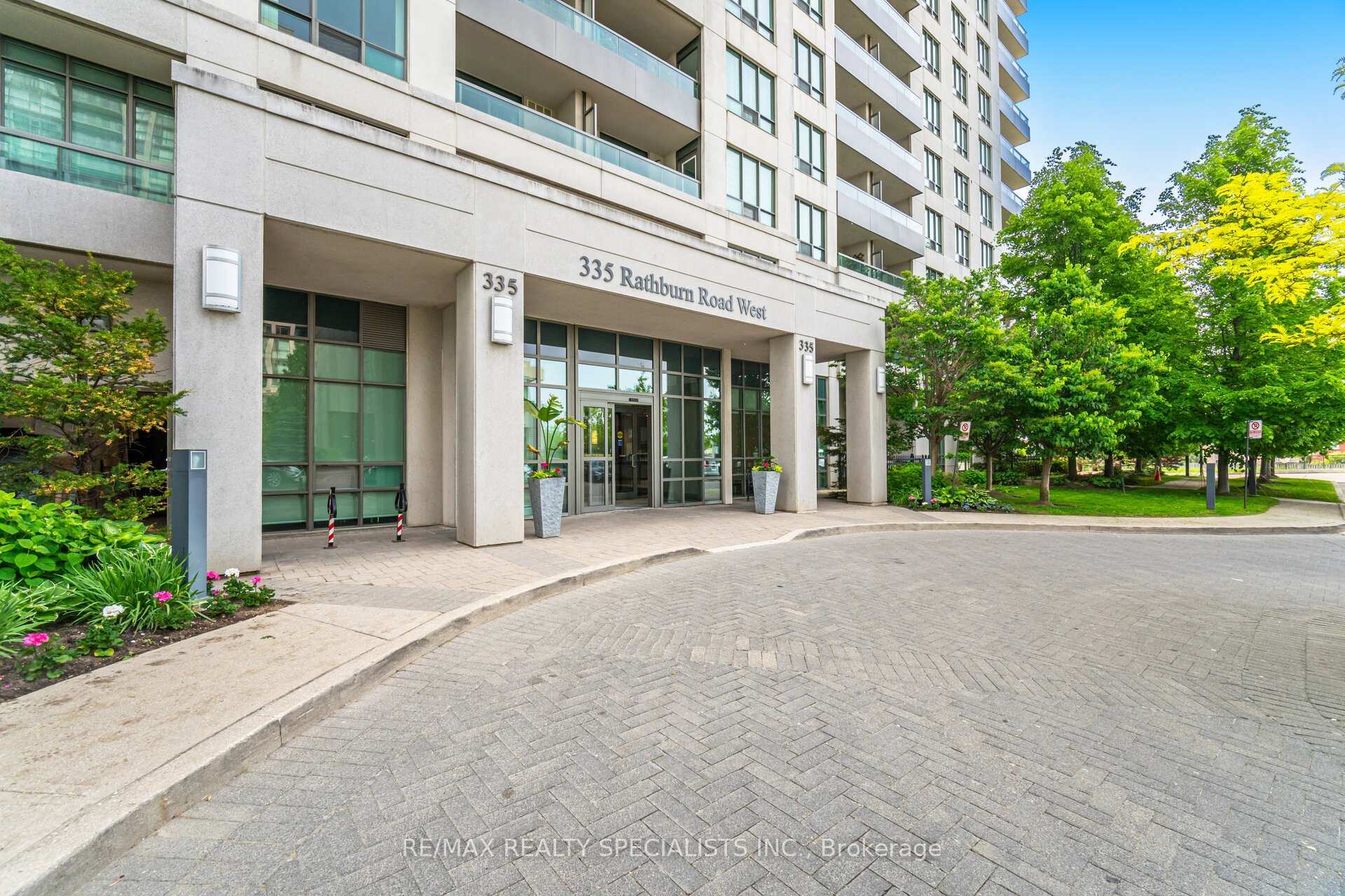 2 Bedrooms Condo at 335 Rathburn, Mississauga For sale