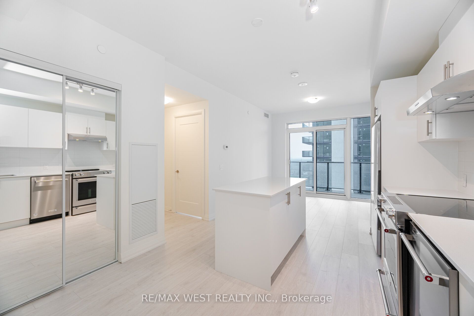 8960 Jane Street, #2201