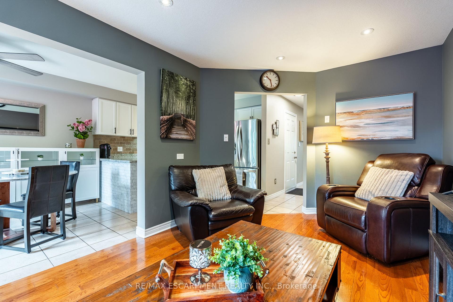 3 Bedrooms Condo at 1461 Upper Gage, Hamilton For sale