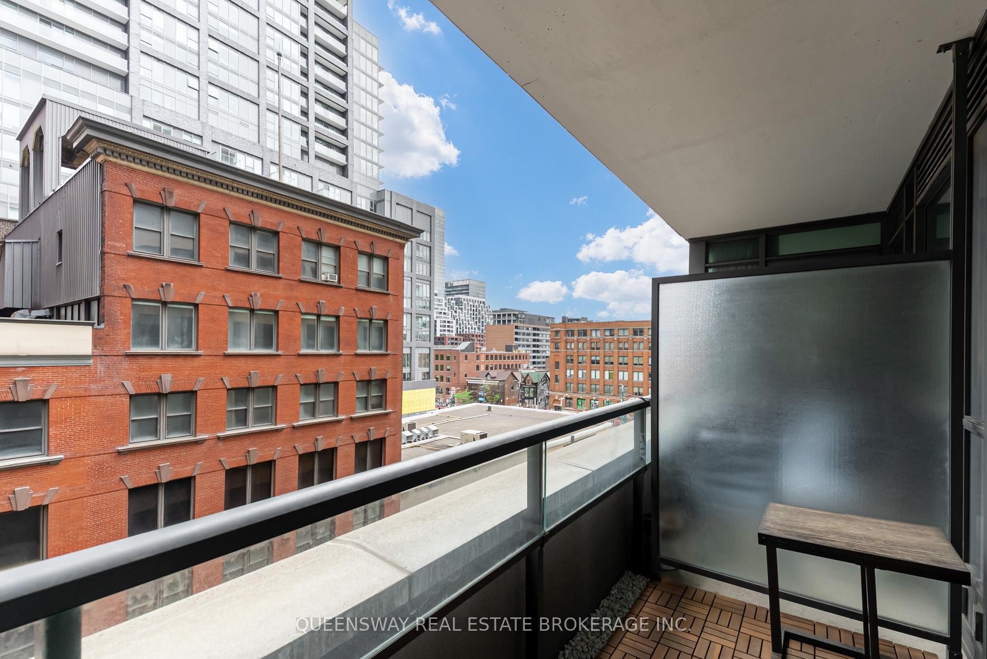 2 Bedrooms Condo at 8 Charlotte, Toronto For sale