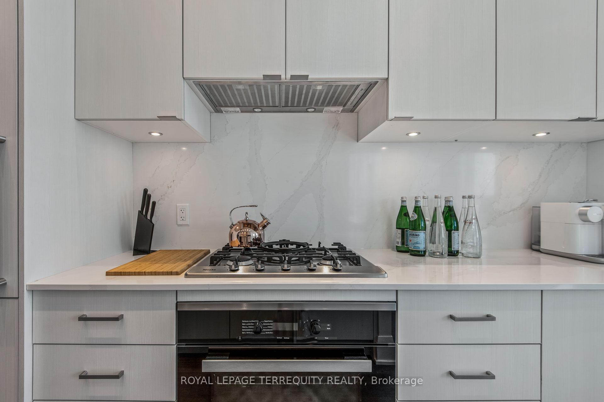 3 Bedrooms Condo at 1928 Lake Shore, Toronto For sale