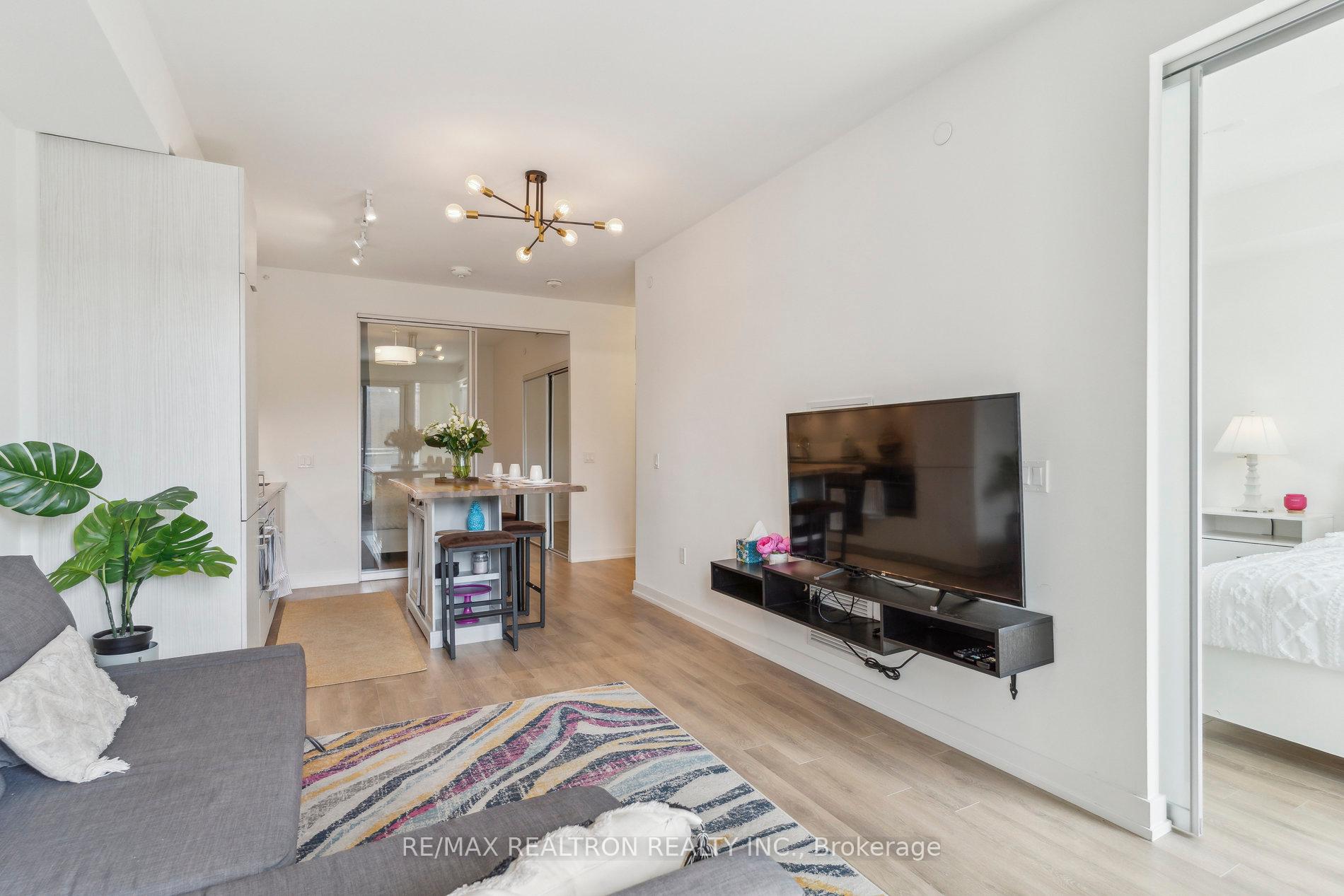 2 Bedrooms Condo at 158 Front, Toronto For sale