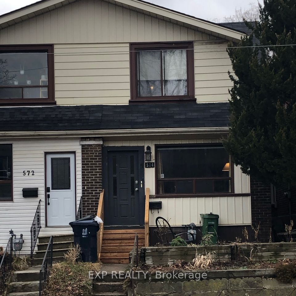 574 Coxwell