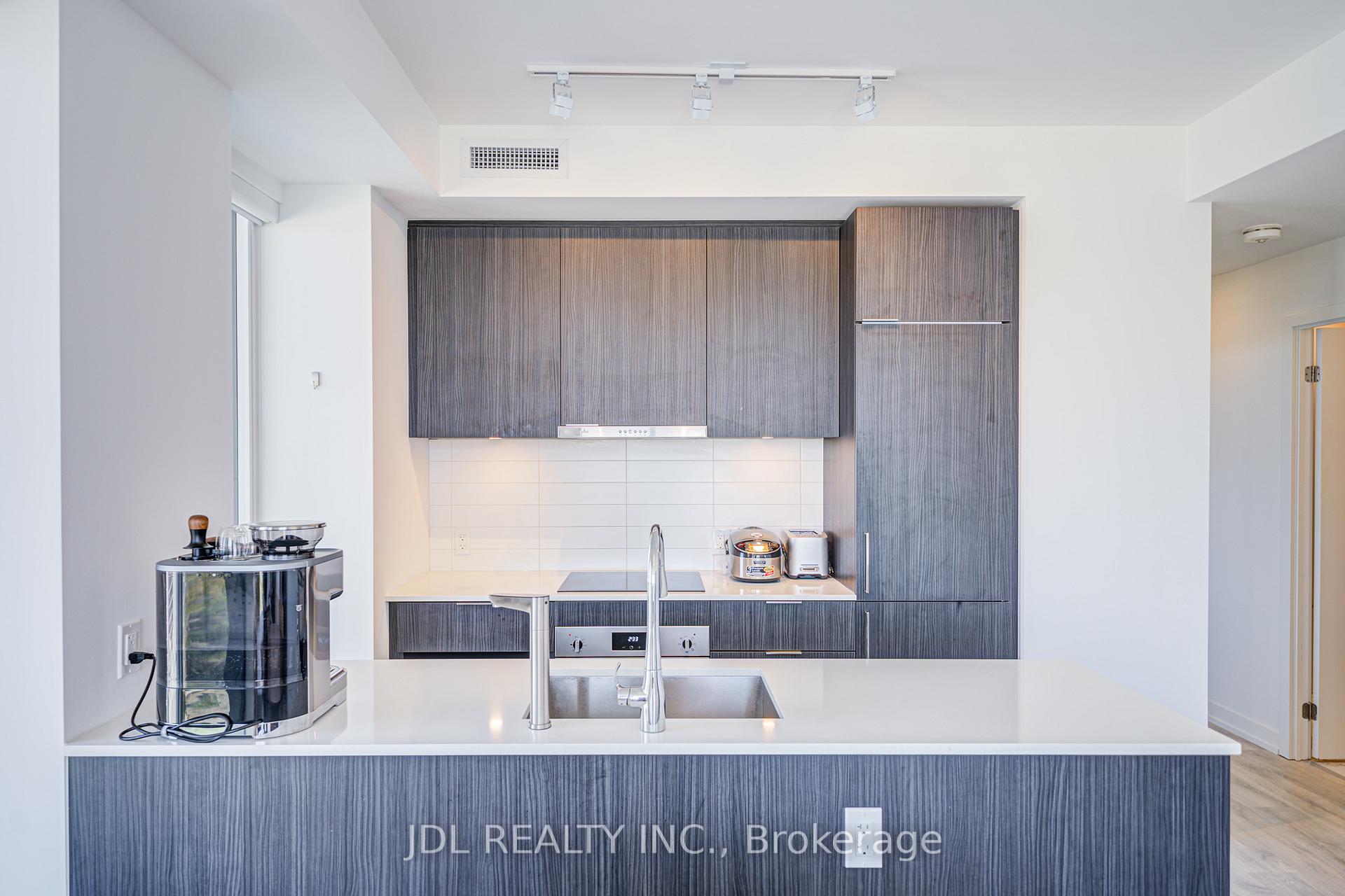 2 Bedrooms Condo at 8 Olympic Garden, Toronto For sale