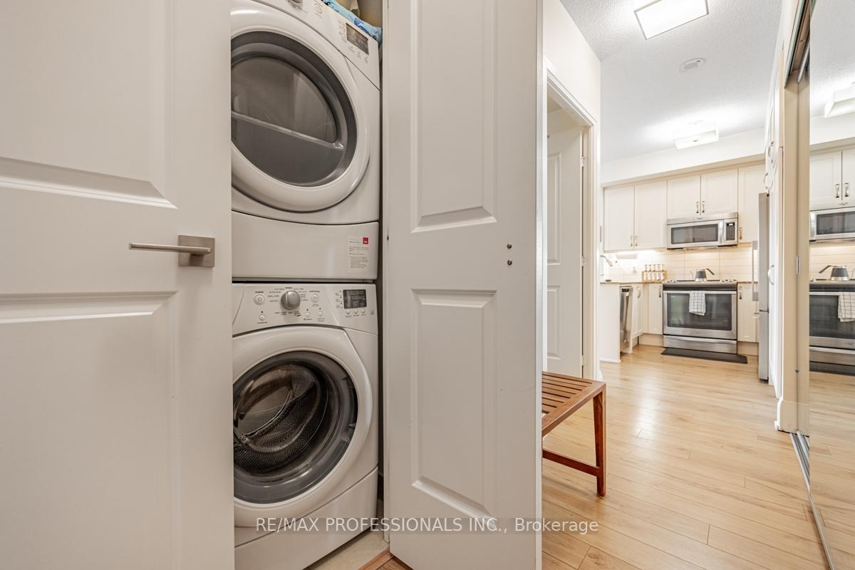 2 Bedrooms Condo at 2 Old Mill,  Toronto For sale