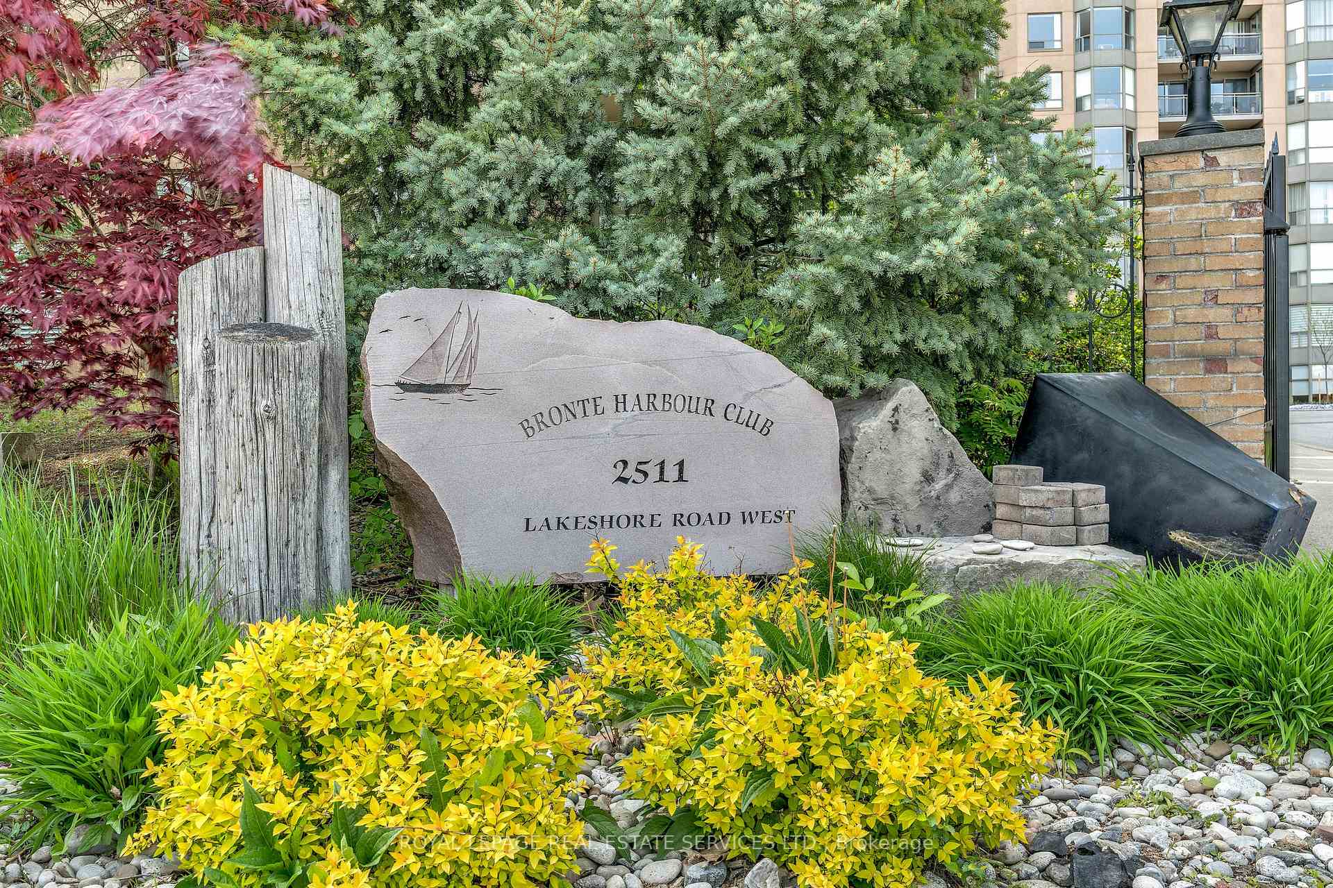 2 Bedrooms Condo at 2511 Lakeshore,  Oakville For sale