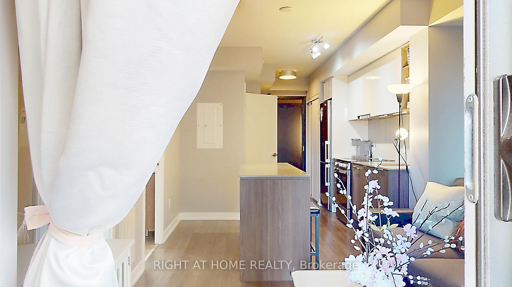 1 Bedroom Condo at 31 Tippet,  Toronto For sale