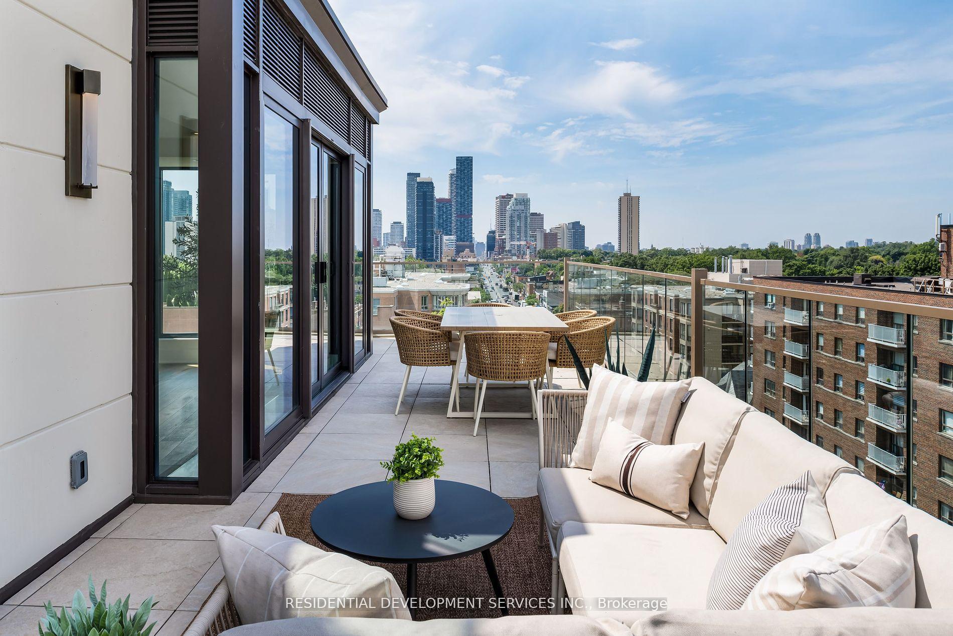 3 Bedrooms Condo at 1 Strathgowan,  Toronto For sale