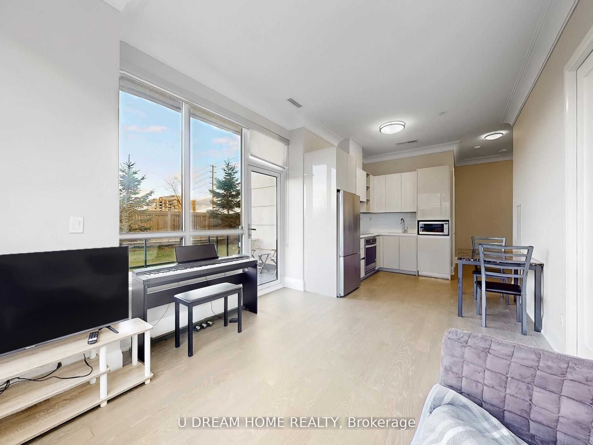 398 highway7 E, #102