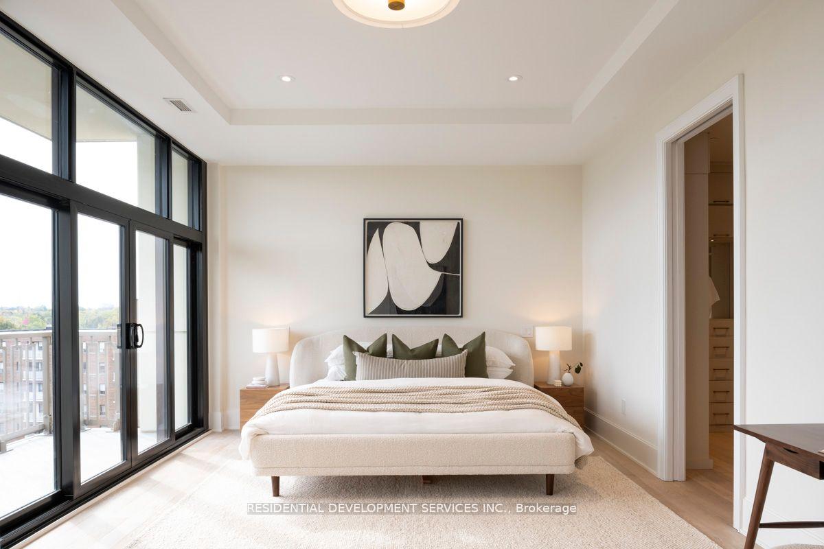 3 Bedrooms Condo at 1 Strathgowan,  Toronto For sale