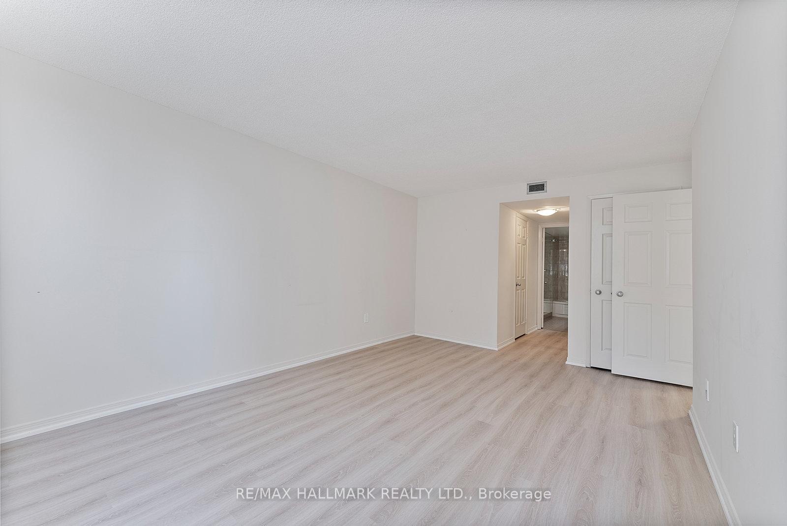 3 Bedrooms Condo at 360 Bloor, Toronto For sale