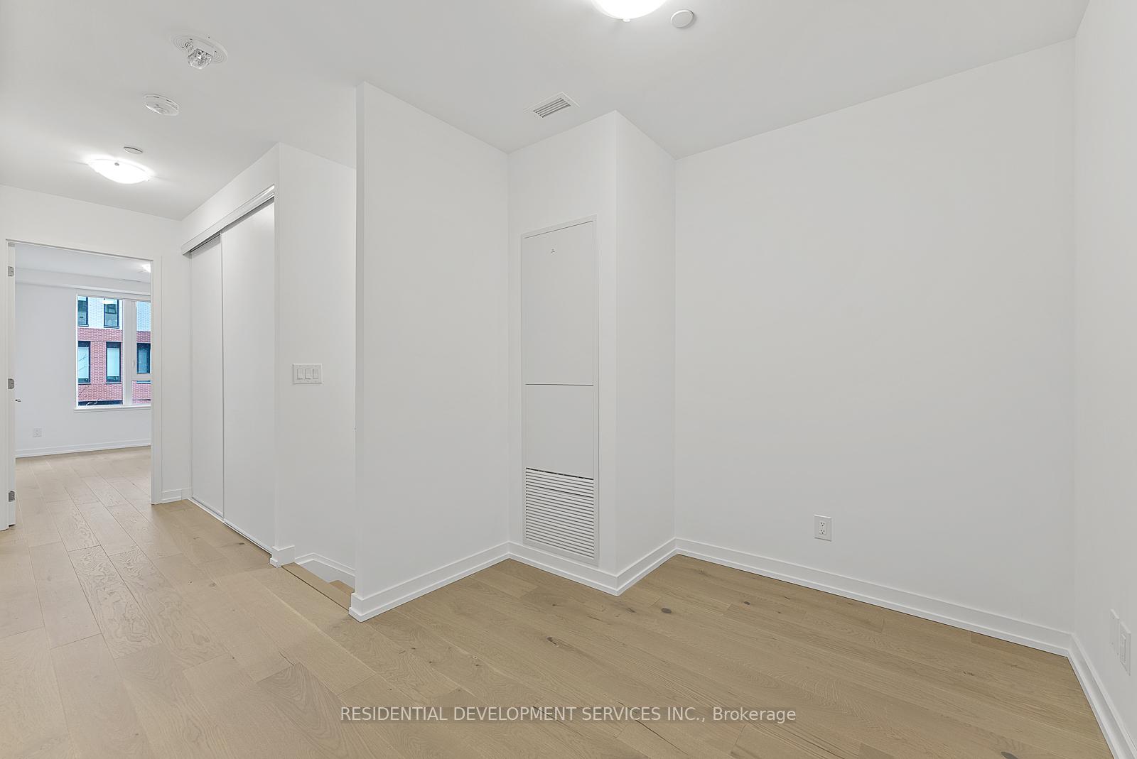 3 Bedrooms Condo at 15 Maryport,  Toronto For sale