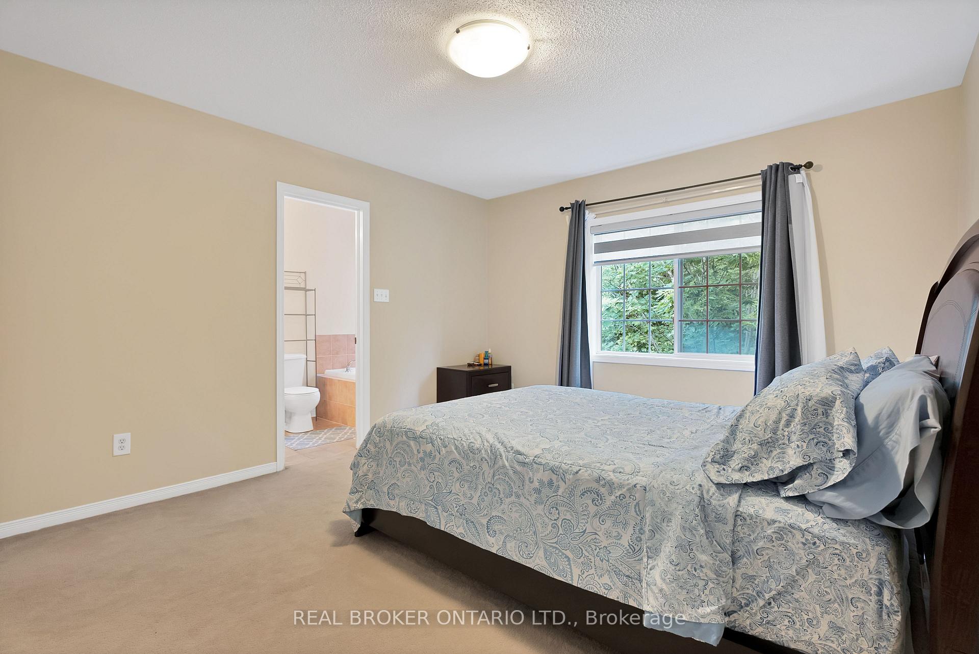3 Bedrooms Condo at 7360 Zinnia, Mississauga For sale