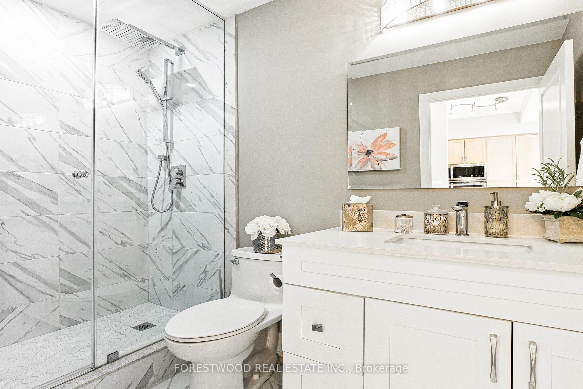 2 Bedrooms Condo at 80 Port, Mississauga For sale