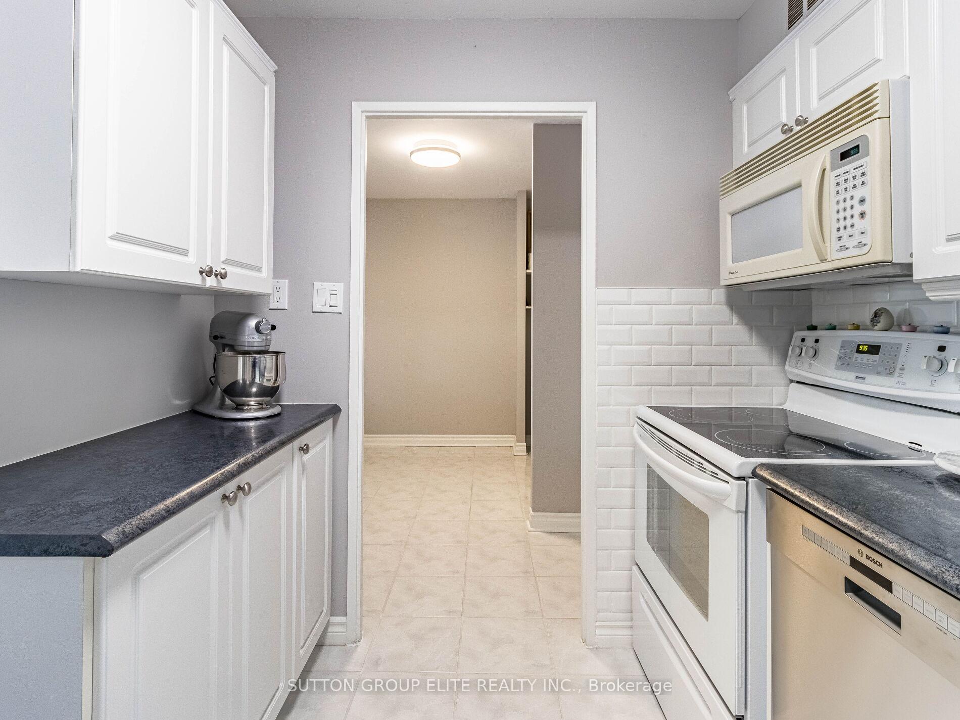 2 Bedrooms Condo at 50 Elm, Mississauga For sale