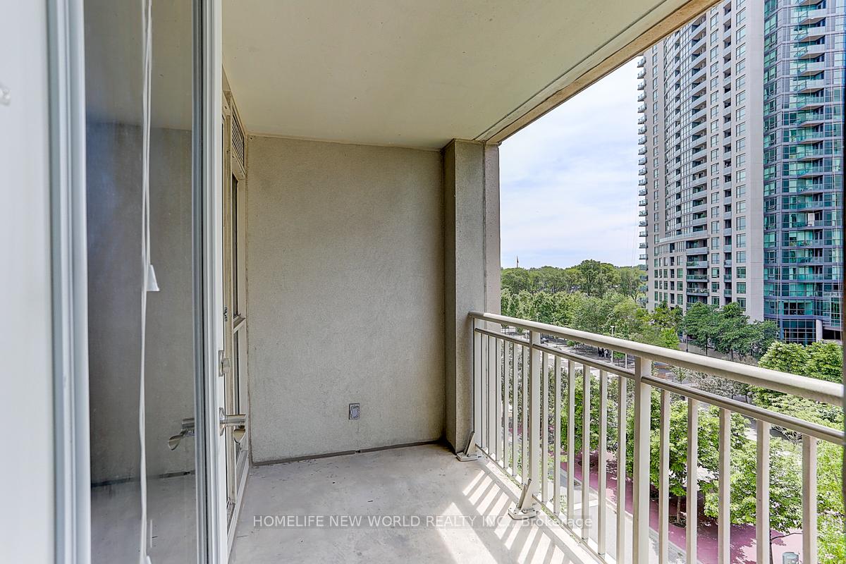 2 Bedrooms Condo at 35 Bastion,  Toronto For sale